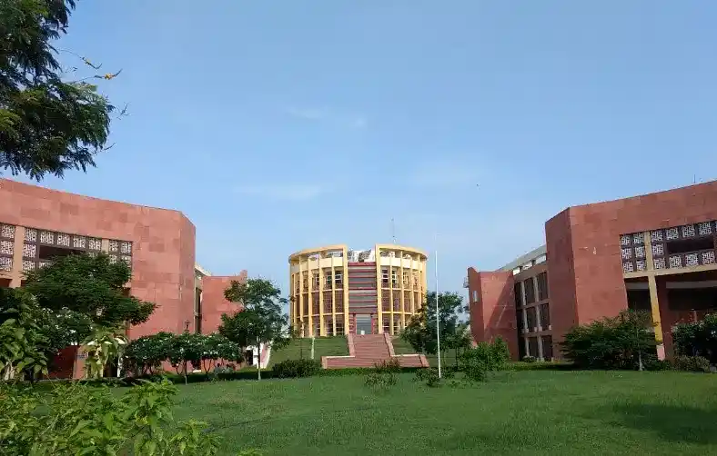 JK Lakshmipat University Banner